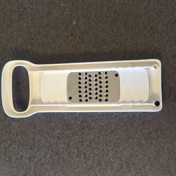 Tupperware Cheese Grater - Picture 2 of 4